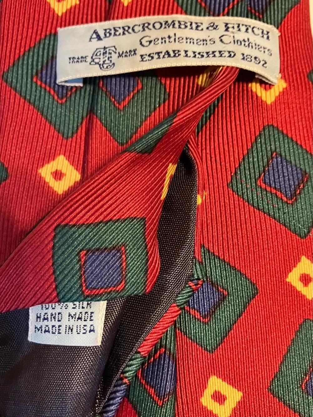 Classic Abercrombie and Fitch Men's Red silk Geometric Tie